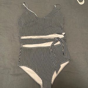 Lucy Avenue One Piece - black & white striped
